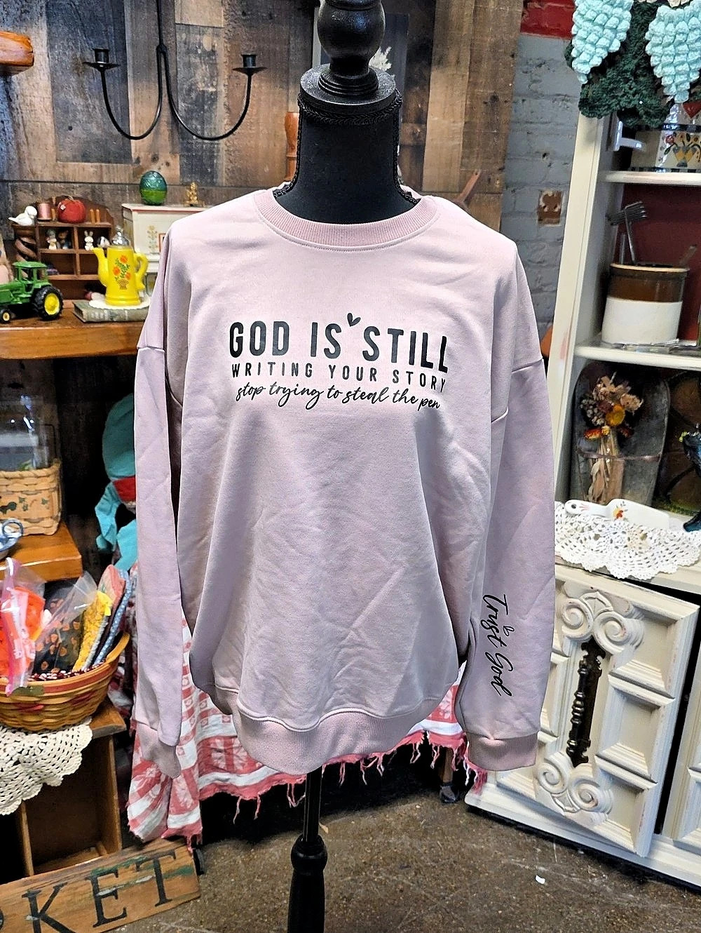 Graphic Crewneck Sweatshirt in Rose Gold Pink, Size XL, Pre-owned Good Cond